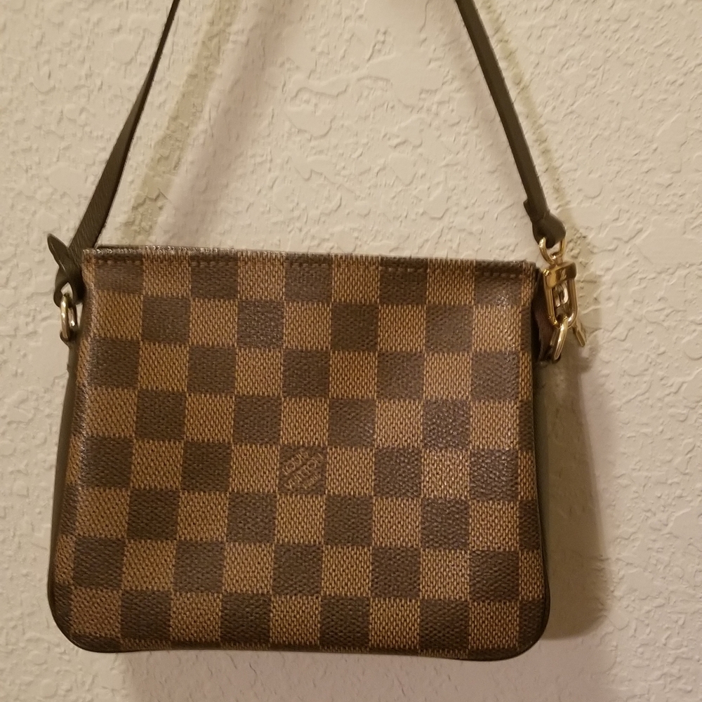 Auth lv wristlet ❤